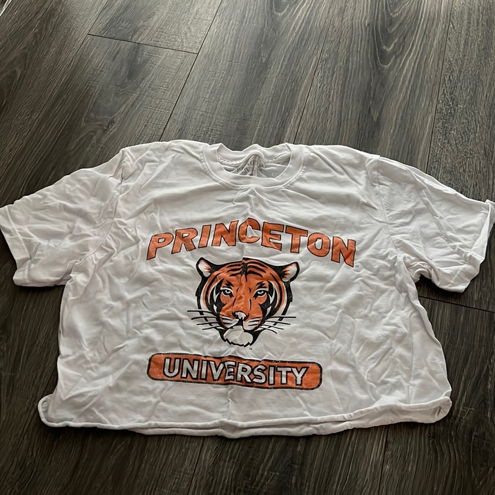 PRINCETON UNIVERSITY JUNIORS CROP TOP TEE SIZE MEDIUM SUPER CUTE!